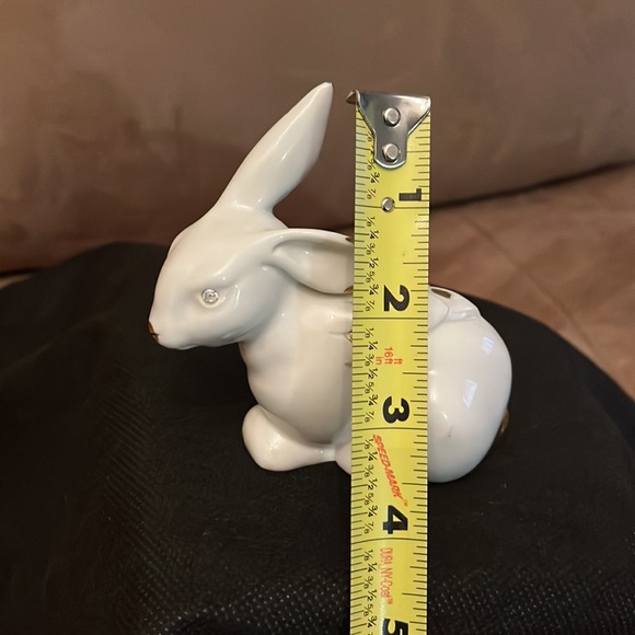 Vintage CAPODIMONTE BUNNY with 24 k hand painted accents - Picture 7 of 9